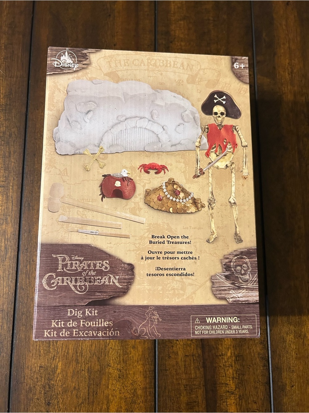 Disney Pirates of the Caribbean Dig Kit – Brown, Red, Gold